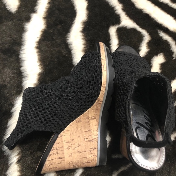 SKECHERS like new. - Picture 2 of 2